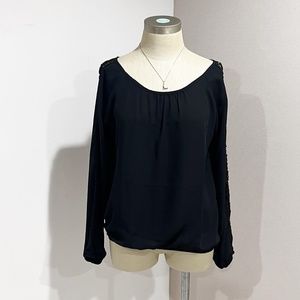 Forever 21 Women's Black Lace trim Long Sleeve Scoop neck Blouse size M